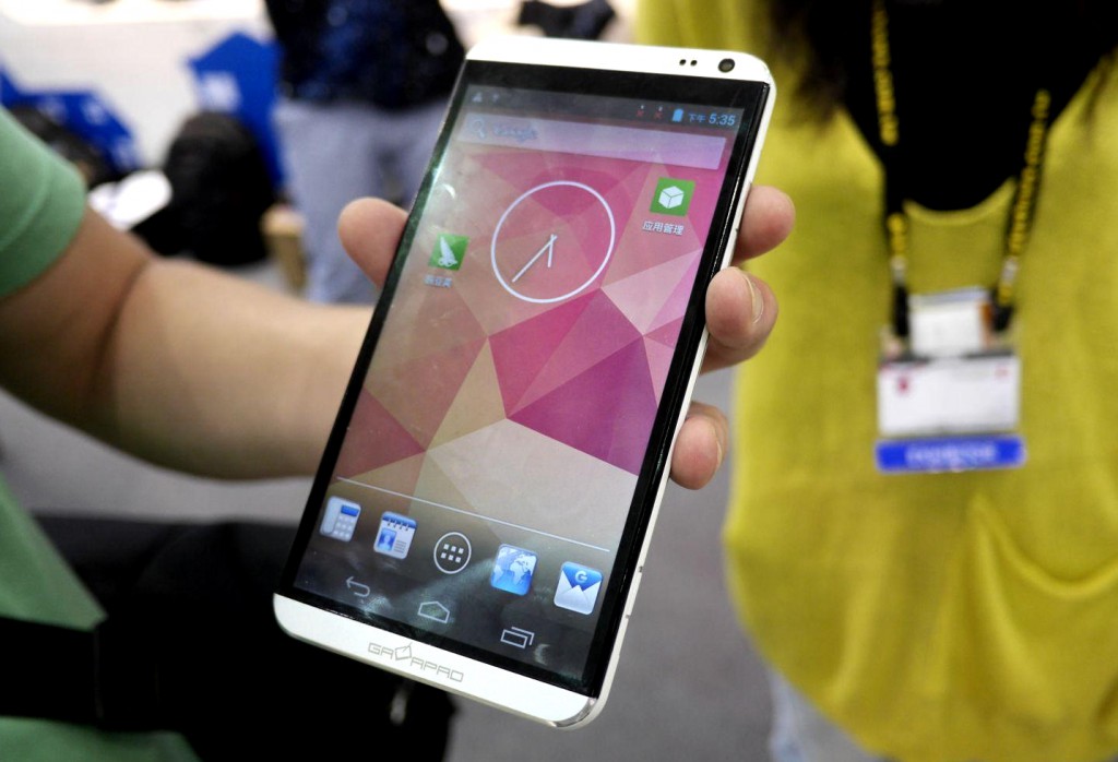 HTC One Max Dikabarkan Menggunakan Android KitKat