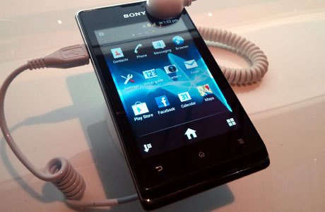 Sony Xperia E harga dan spesifkasi