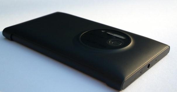 Nokia Lumia 1020 Gunakan Charger Wireless