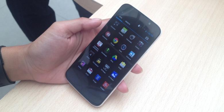 Smartfren Andromax T, Smartphone Android Quad-Core Harga Murah