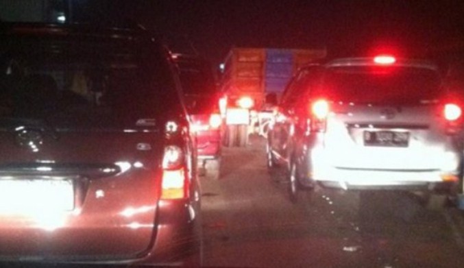 Jalur Puncak Macet Parah, Terpaksa Dialihkan ke Sukabumi