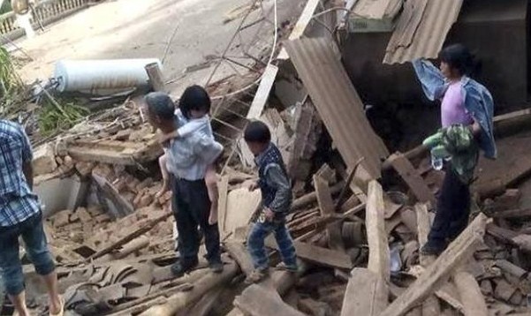 Gempa Bumi China Tewaskan Ratusan Warga