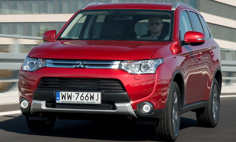 Mobil Mitsubishi Outlander 2015