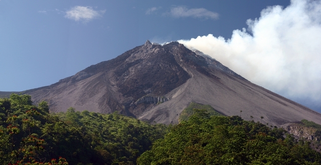 pendaki jatuh di kawah merapi