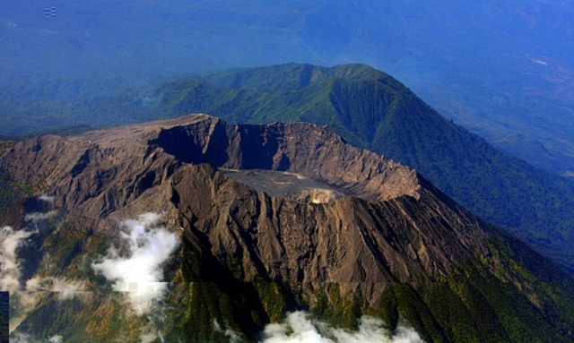 misteri gunung raung