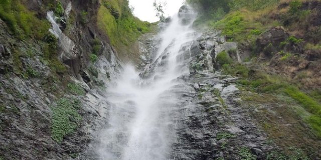 penyebab air terjun sedudo longsor