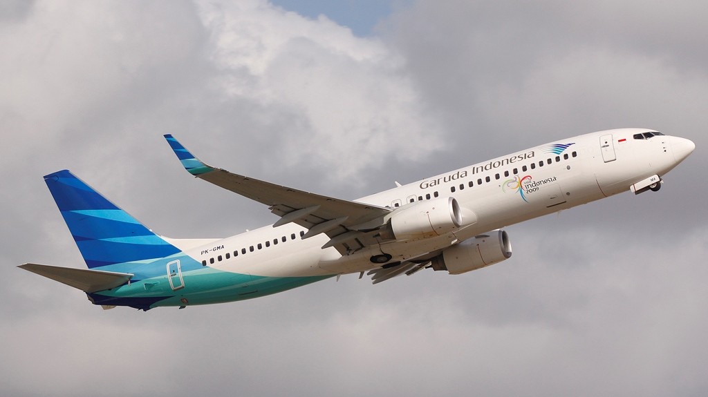 garuda-indonesia-boeing-737-800-ng-aircraft-wallpaper-b-o-ibackgroundz.com_1