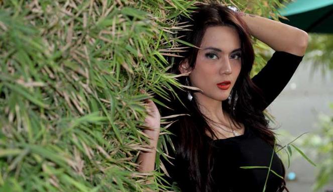 siapa artis as yang ditangkap di surabaya